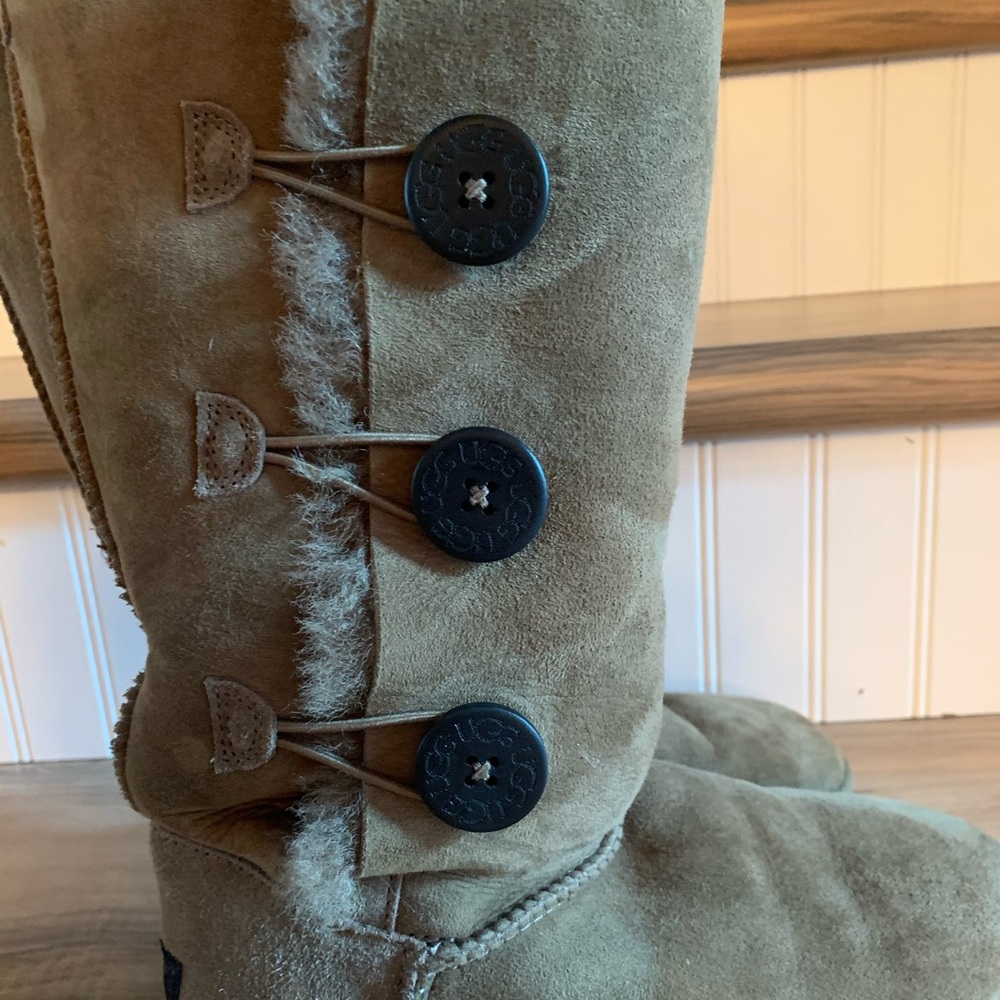 Ugg Bailey Three Button Women’s Boots - image 2